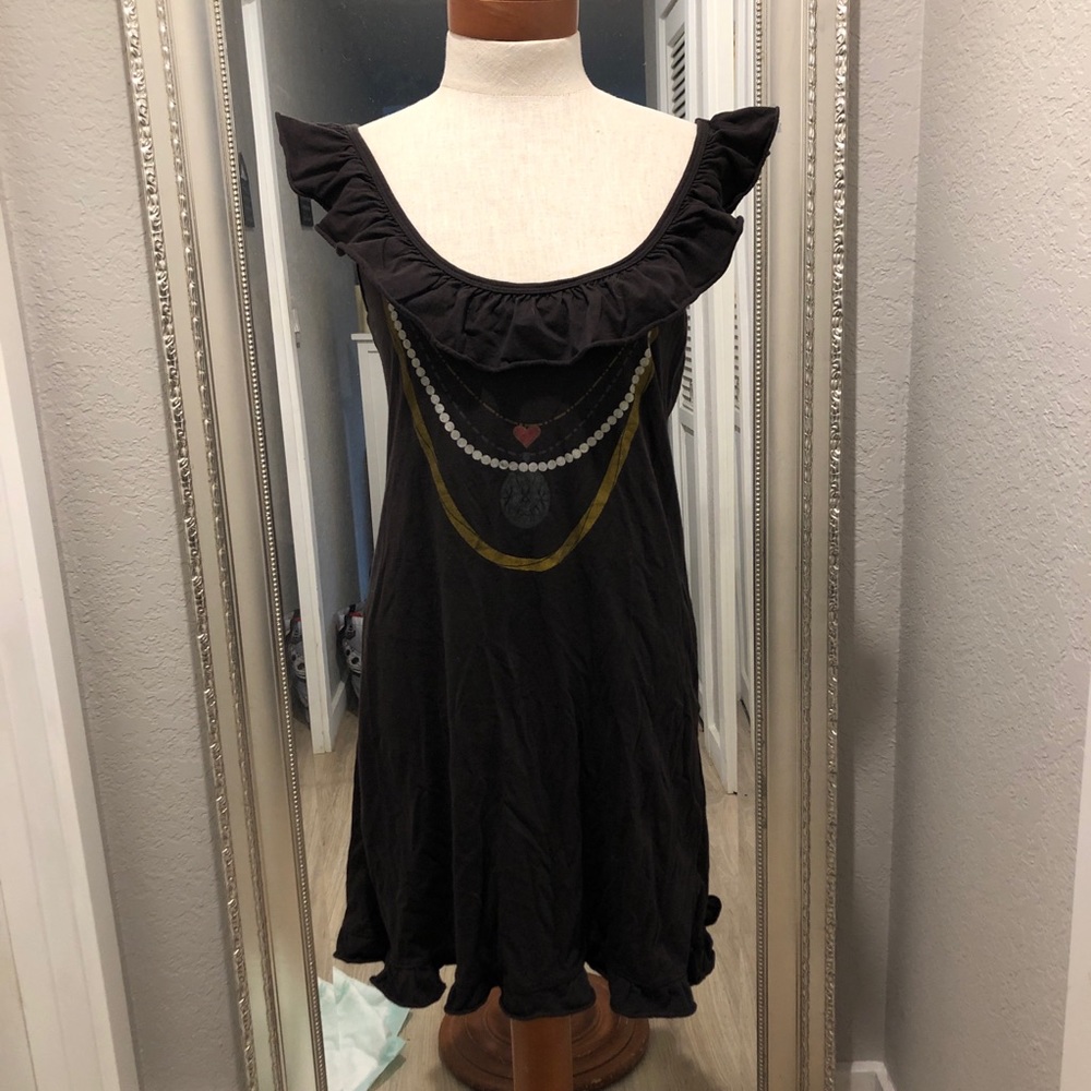 DRIFTER OFF THE SHOULDER T-SHIRT DRESS W/CUTE LAYERED NECKLACE GRAPHICS